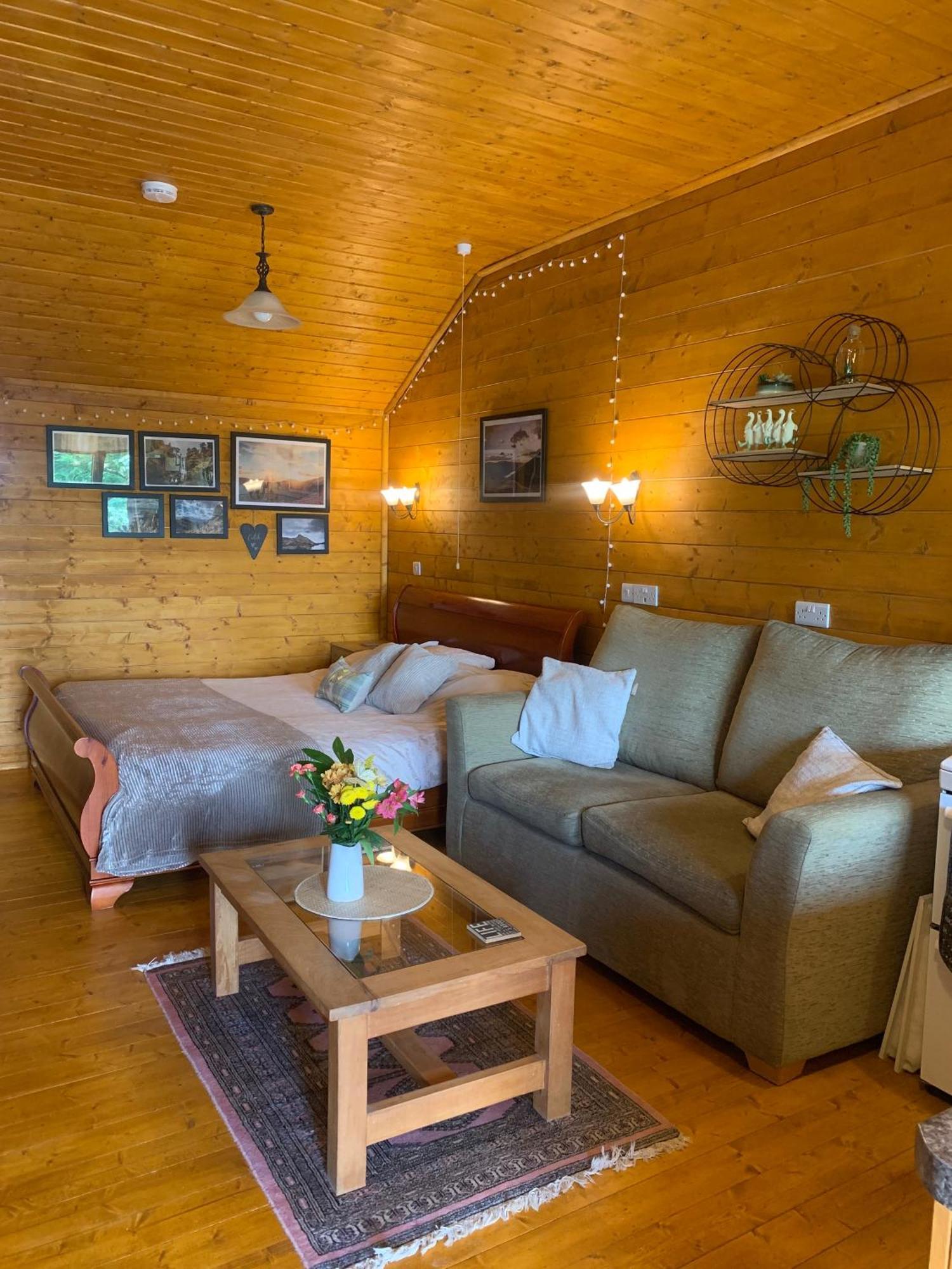 Cherry Cabin - Little Log Cabin In Wales Bettws Cedewain Exterior foto